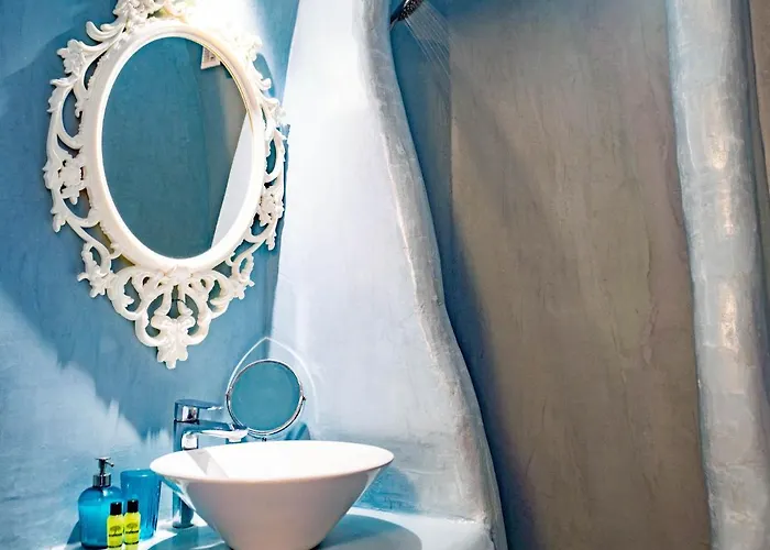 Bonita Santorini Cave * Éxo Goniá