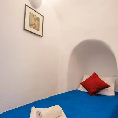 Bonita Santorini Cave Apartment