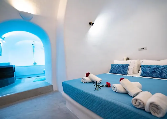 Bonita Santorini Cave