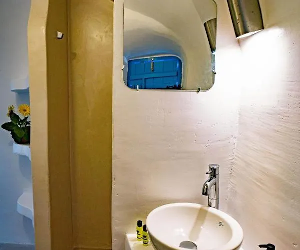 Bonita Santorini Cave Exo Gonia