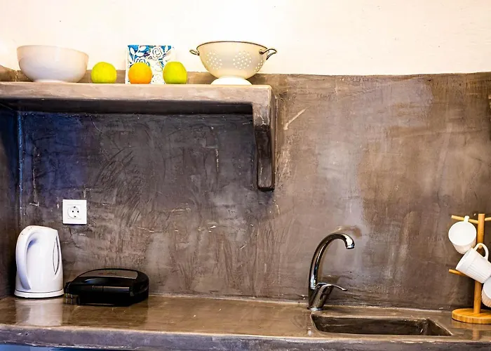 Bonita Santorini Cave * Exo Gonia