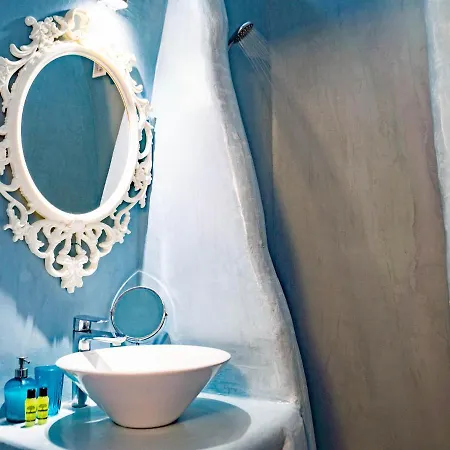 Bonita Santorini Cave * Éxo Goniá