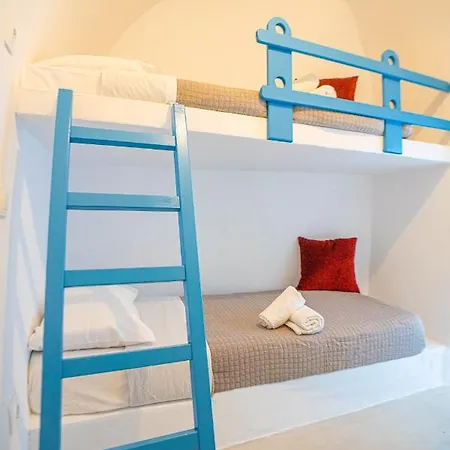 Bonita Santorini Cave * Éxo Goniá